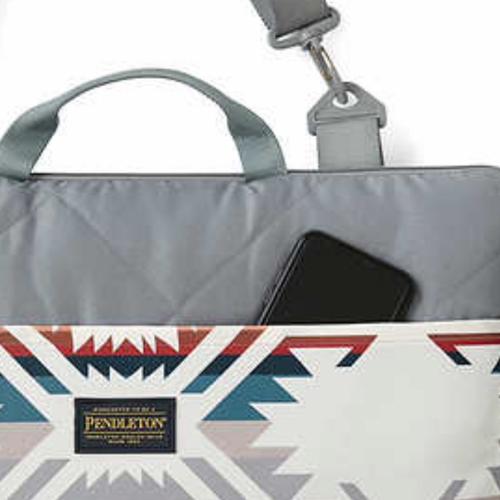 Pendleton Outdoor Blanket - Picture 5 of 8